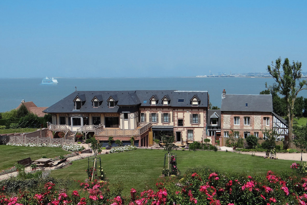 Domaine du Clos Fleuri facing the sea